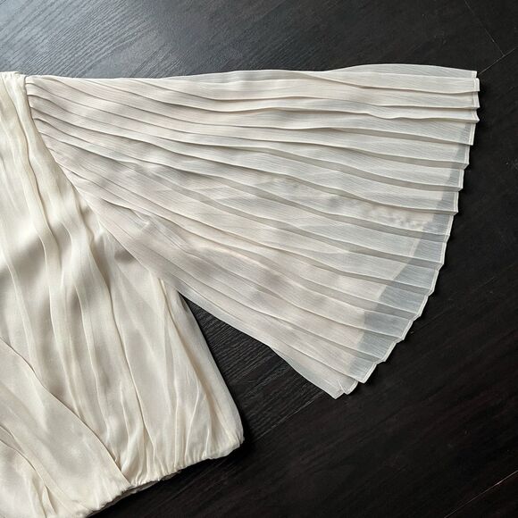 Alice + Olivia Axel Cross Front Top 100% Silk Pleated Sleeves Blouse Champagne M - Picture 13 of 16